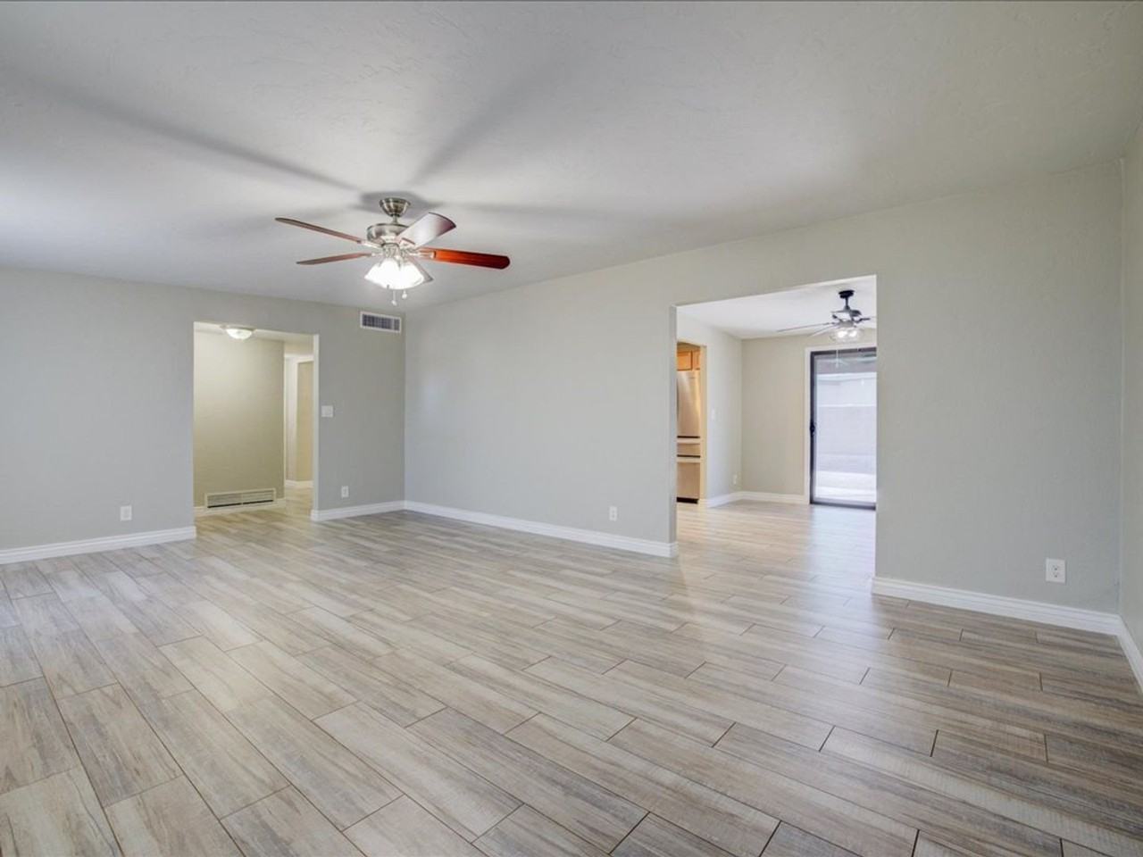 843 S Sarnoff Dr - Photo 2 of 29