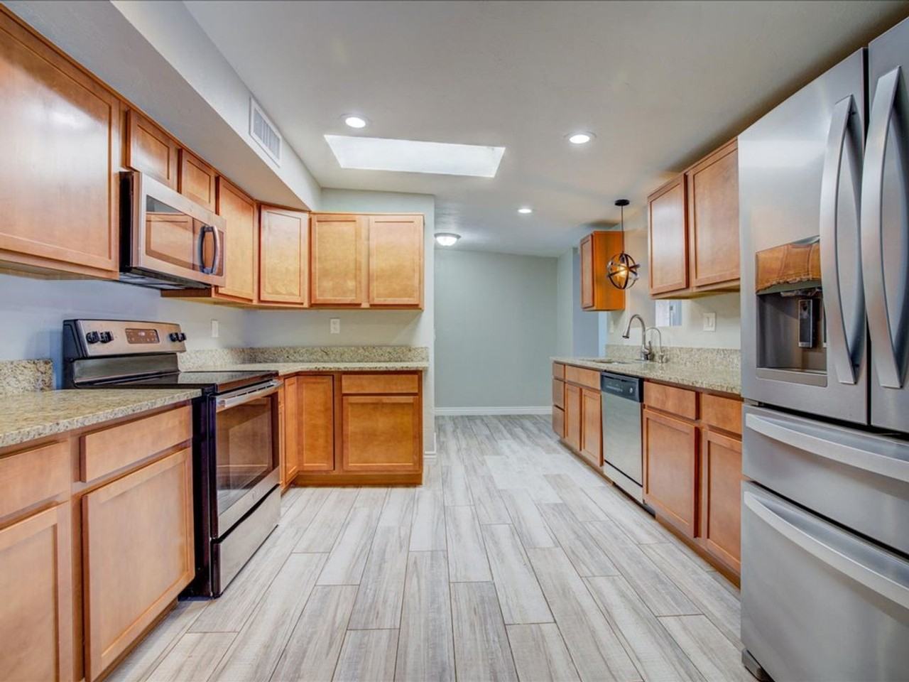 843 S Sarnoff Dr - Photo 5 of 29