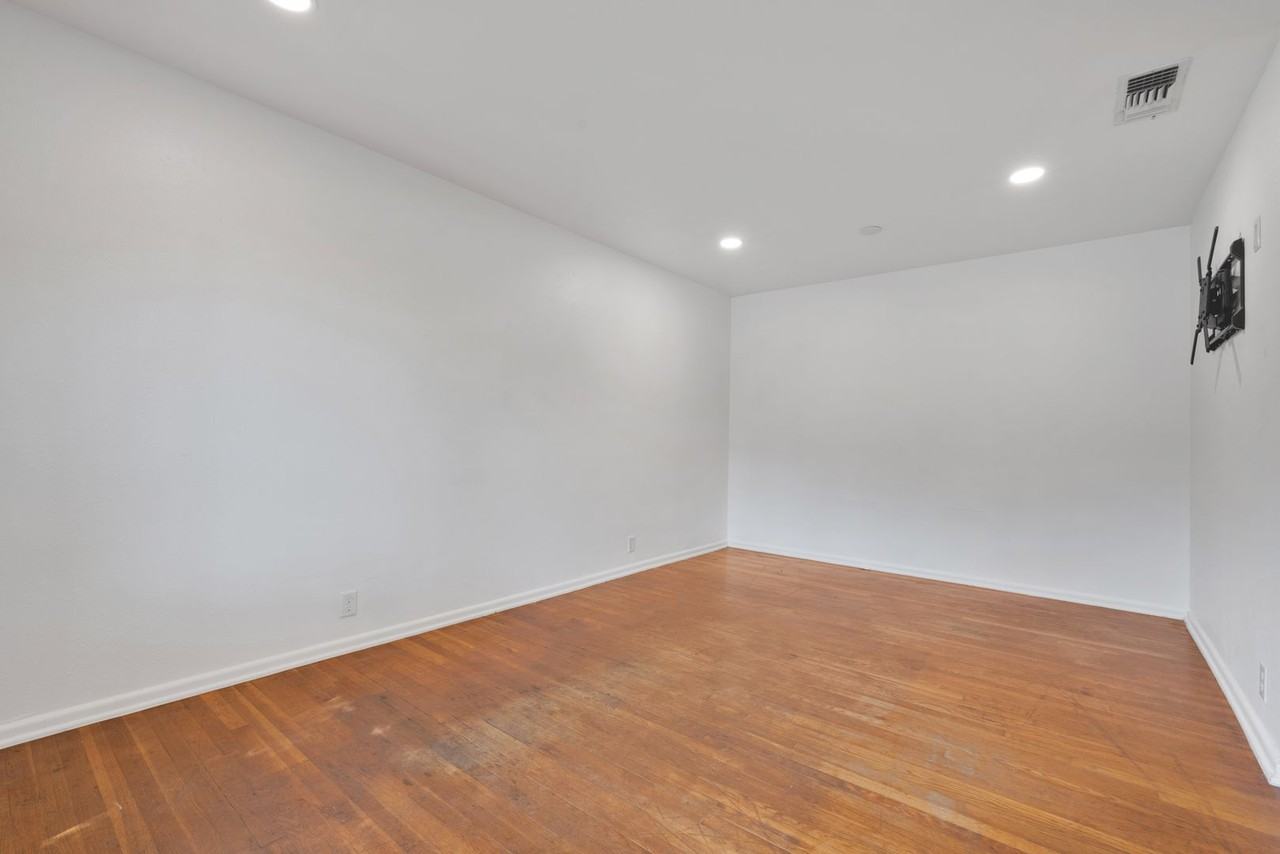 471 Hialeah Ave - Photo 3 of 17