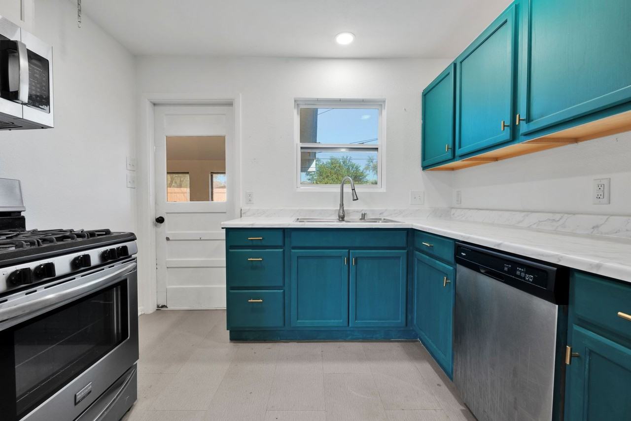 471 Hialeah Ave - Photo 6 of 17