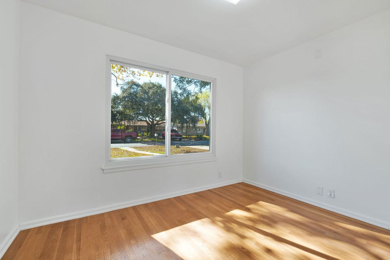 471 Hialeah Ave - Photo 7 of 17