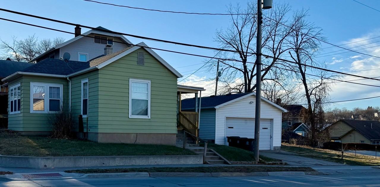 140 Lincoln Ave - Photo 3 of 3