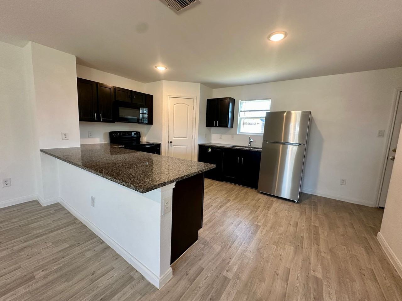 16635 Colleen Pl - Photo 7 of 24