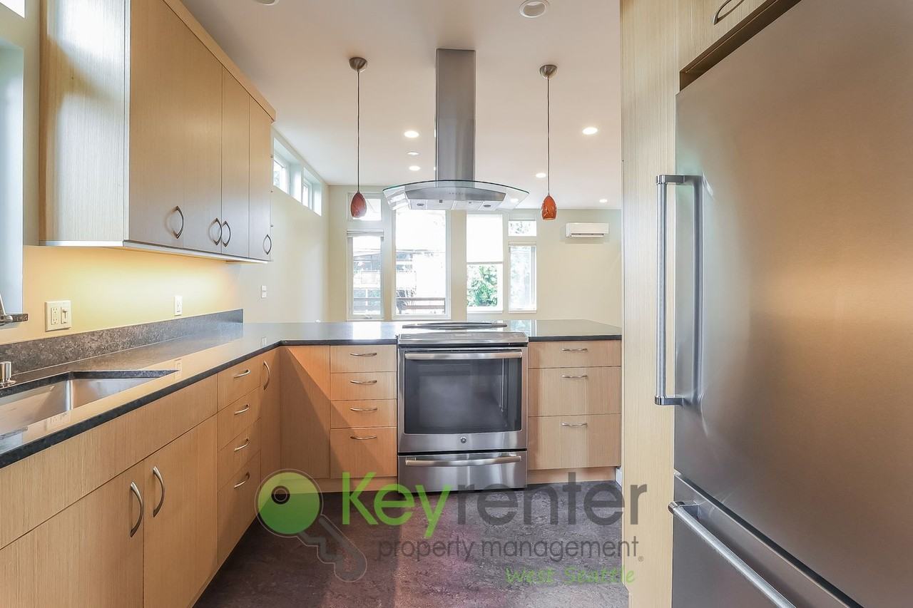 12012A 33rd Ave Ne - Photo 3 of 23