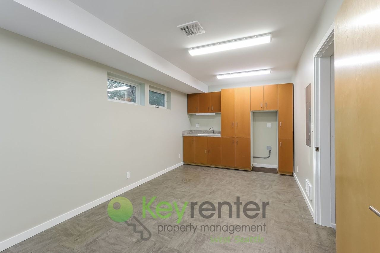 12012A 33rd Ave Ne - Photo 5 of 23