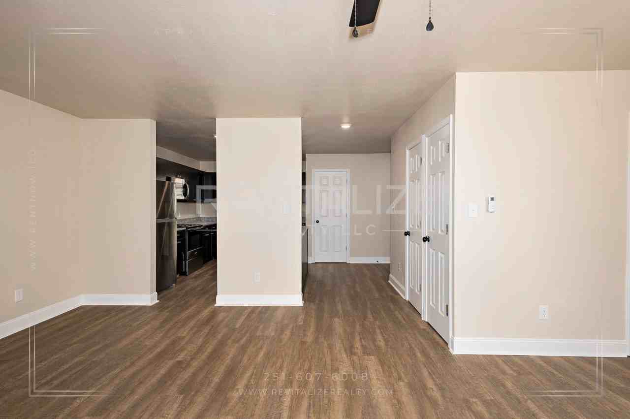 1704 Mcgill Ave - Photo 5 of 39