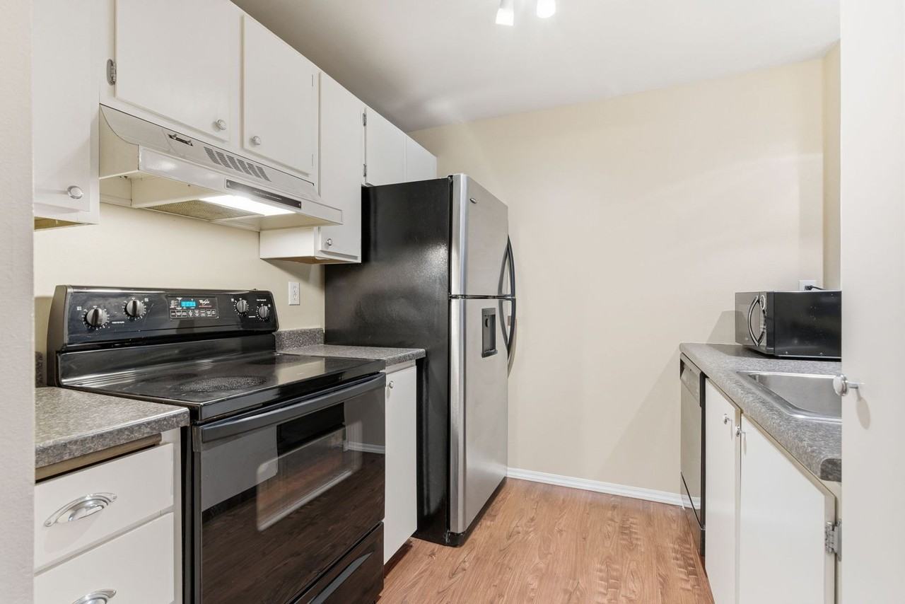 6121 E 6th Ave - Photo 3 of 30