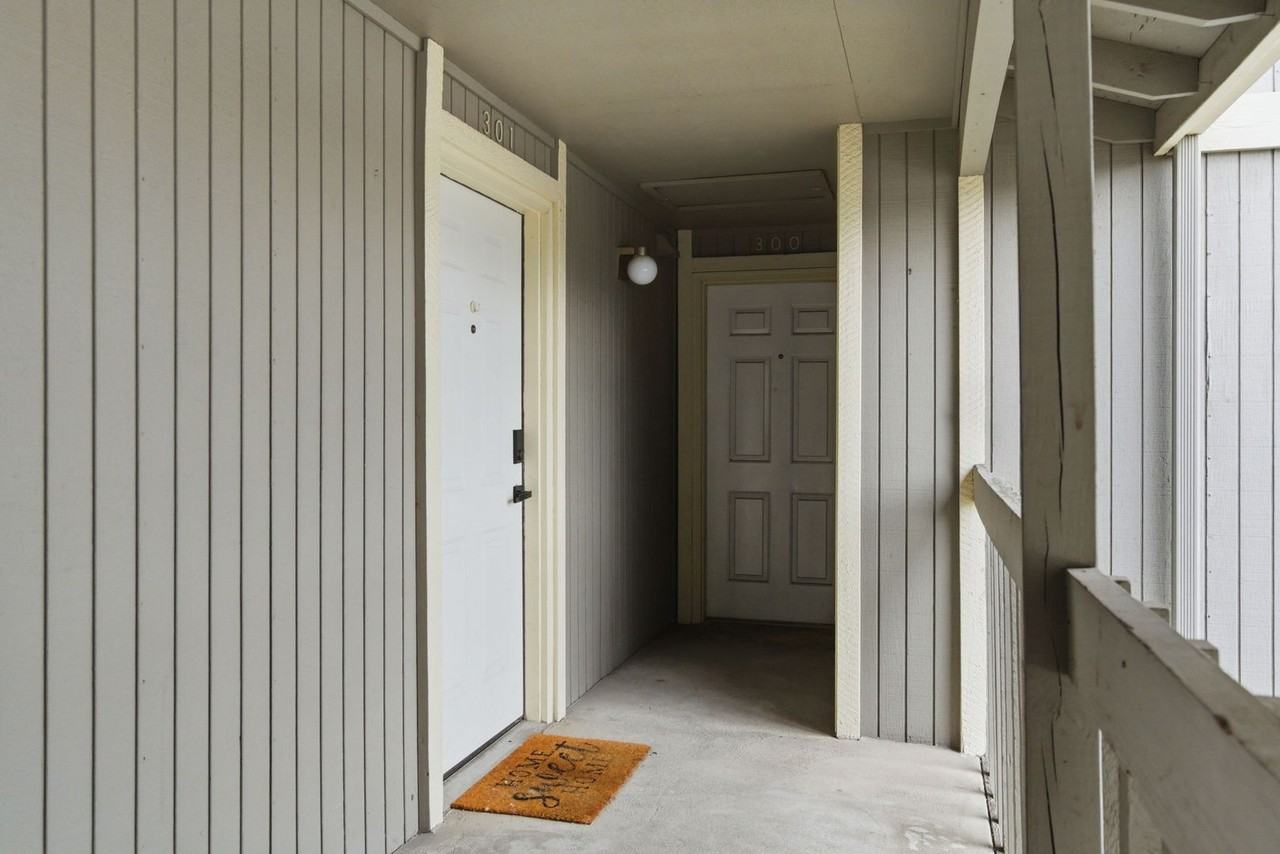 6121 E 6th Ave - Photo 5 of 30