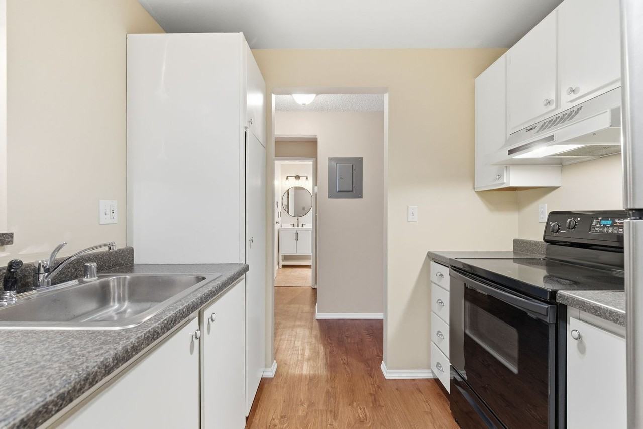 6121 E 6th Ave - Photo 6 of 30