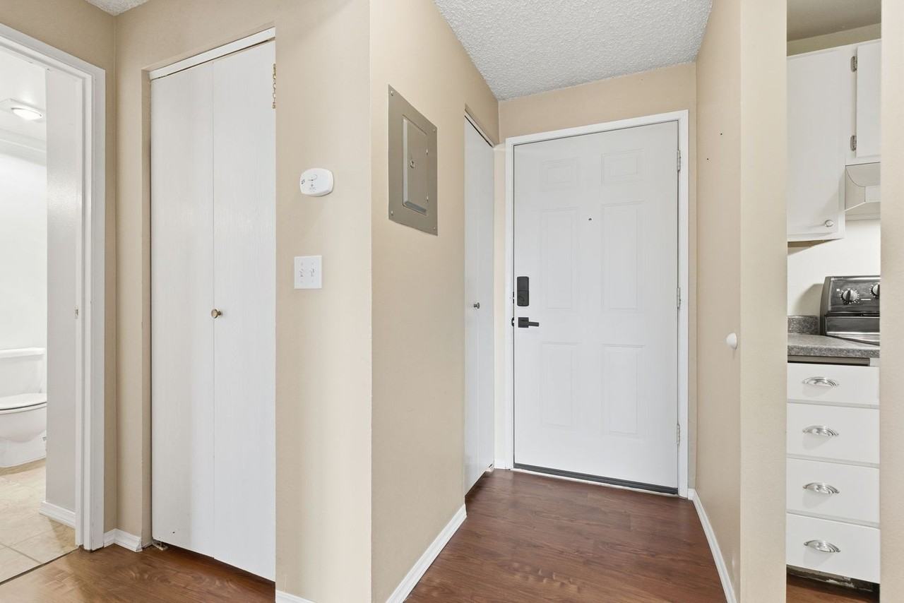 6121 E 6th Ave - Photo 7 of 30