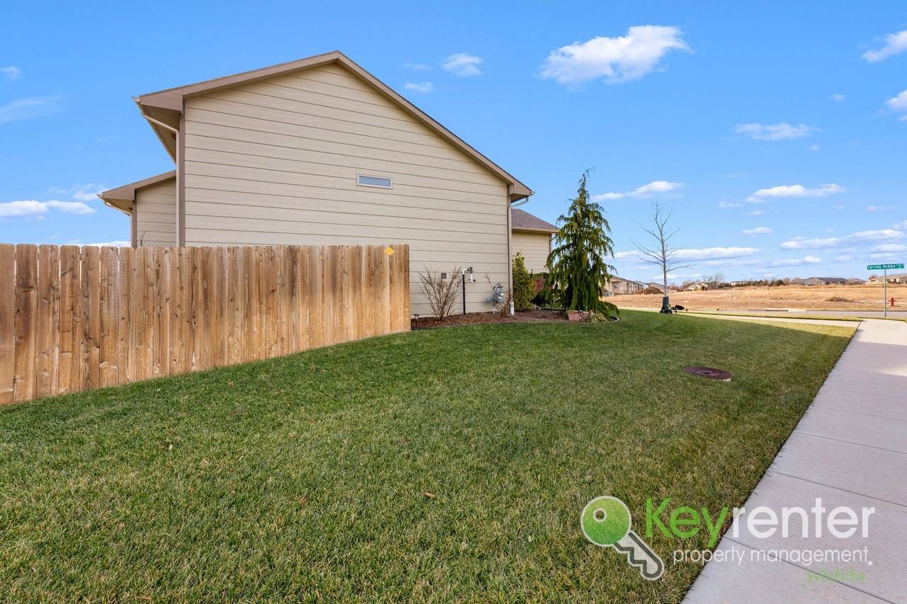 1254 N Spring Ridge Dr - Photo 5 of 35