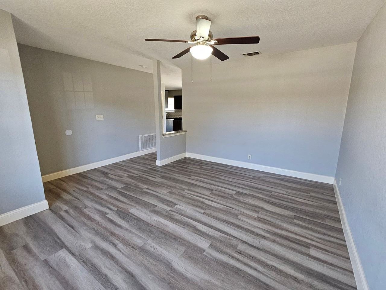 4718 Castle Walk - Photo 2 of 13