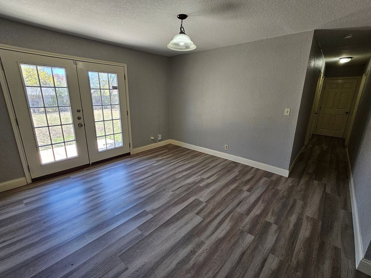 4718 Castle Walk - Photo 5 of 13