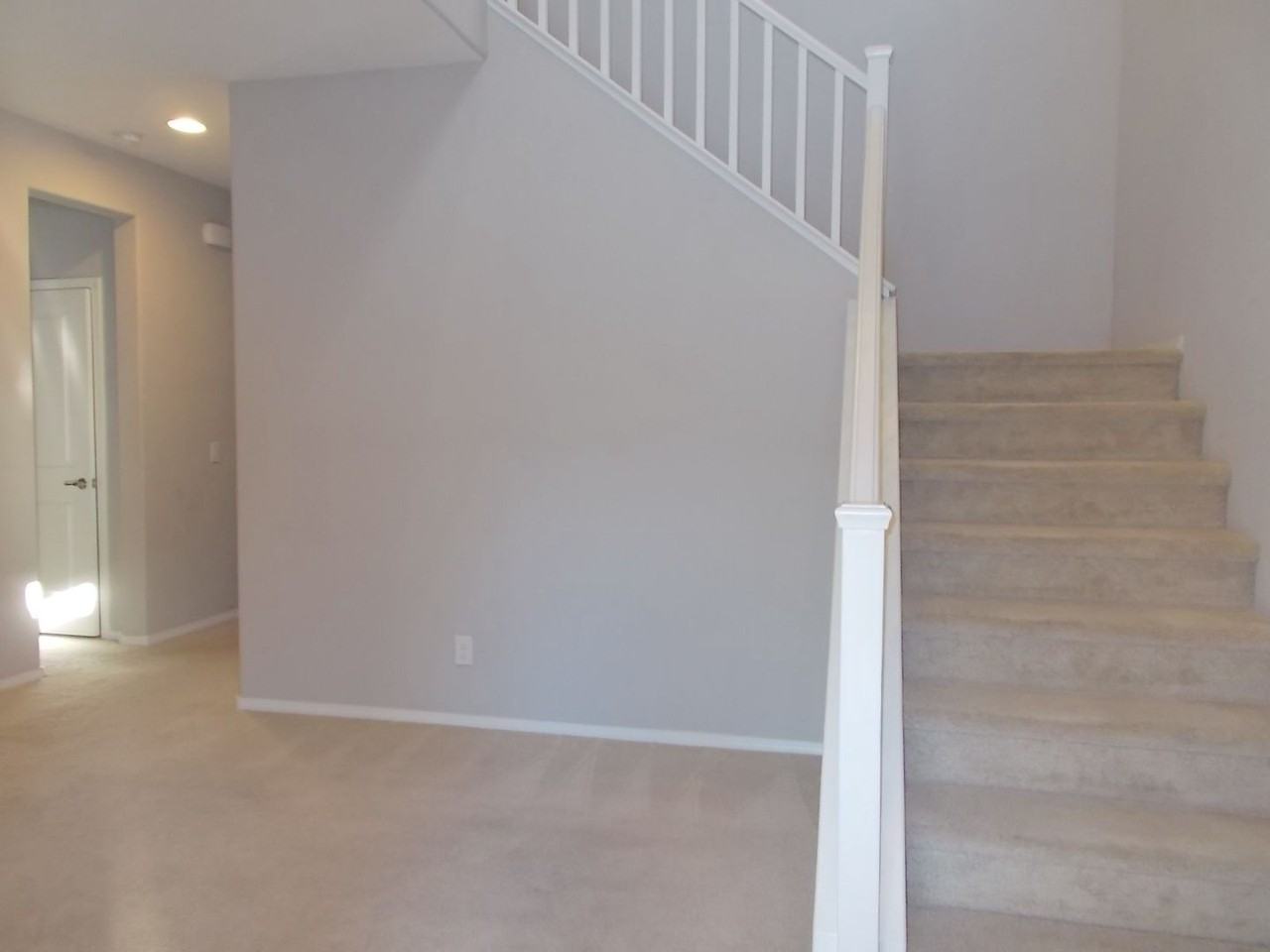 7458 Amesbury St - Photo 4 of 35