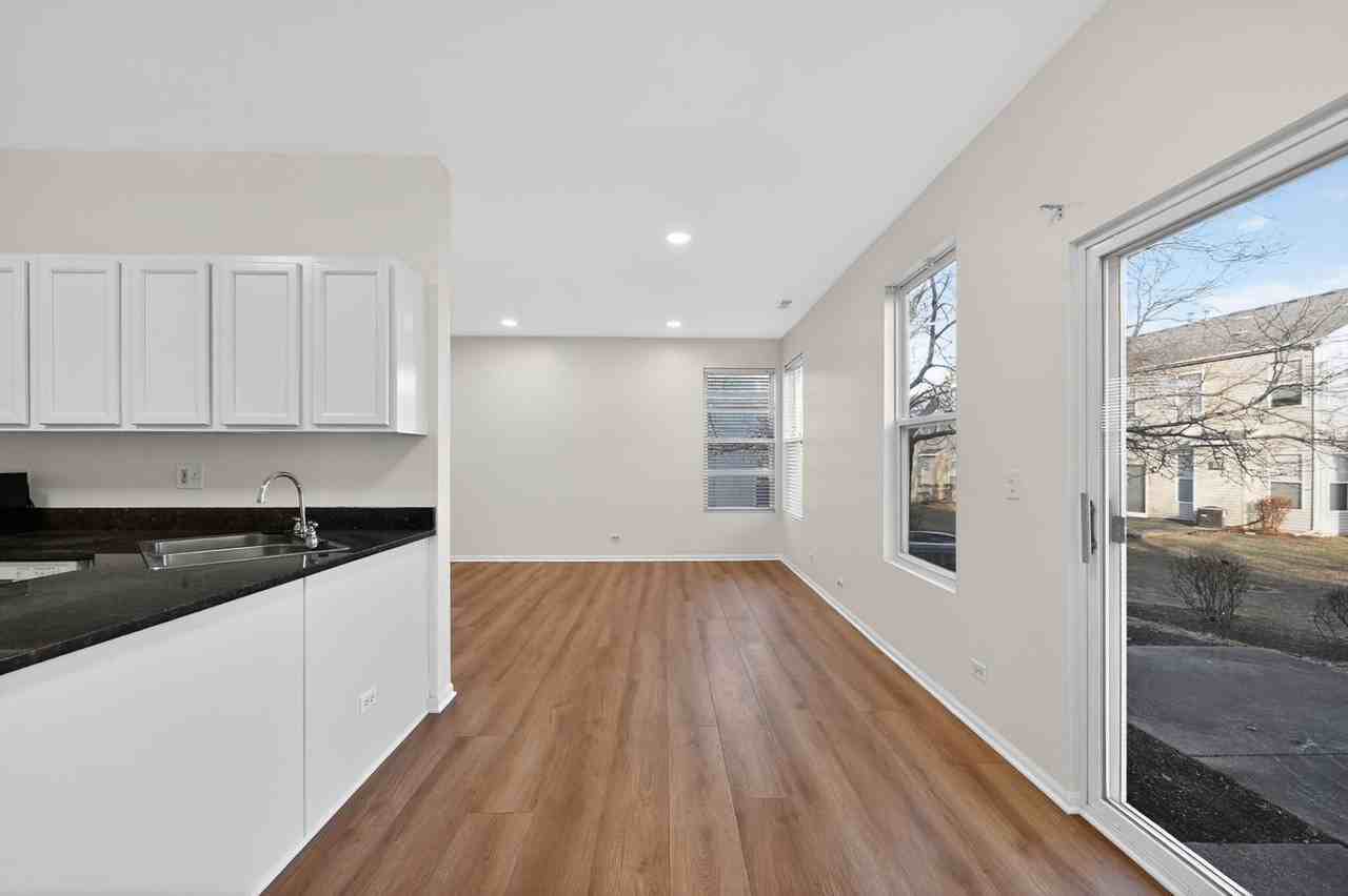 708 Meadowridge Dr - Photo 6 of 33