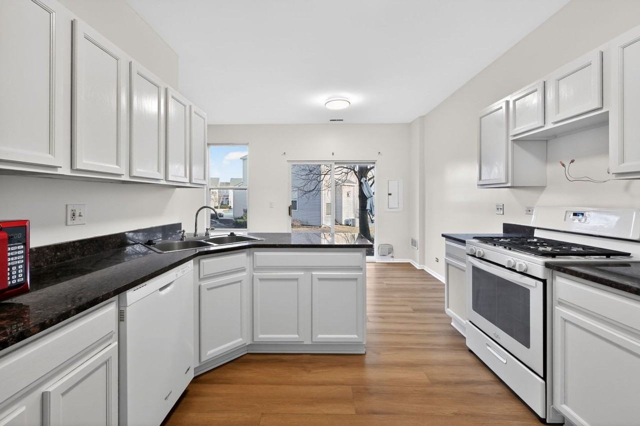 708 Meadowridge Dr - Photo 7 of 33