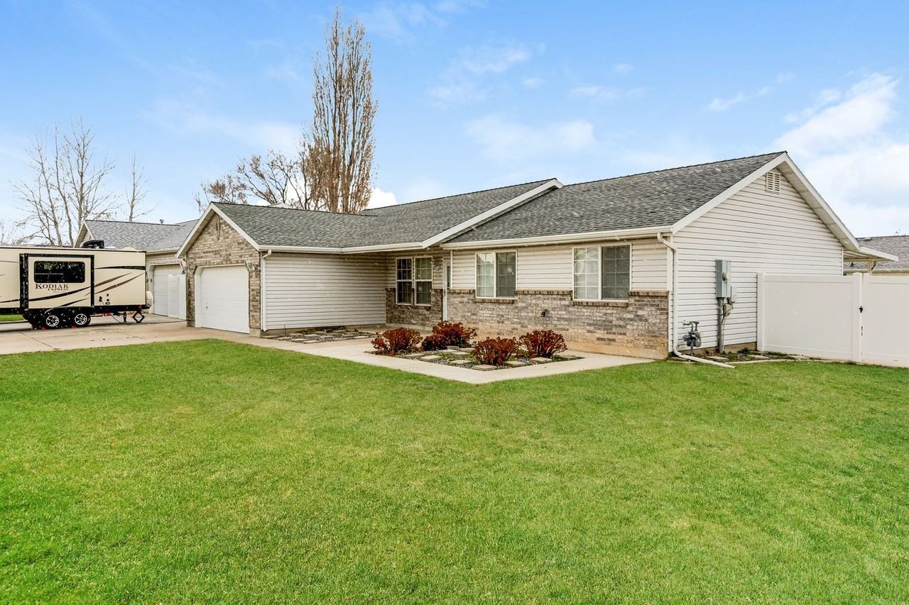 404 W 325 N - Photo 3 of 16