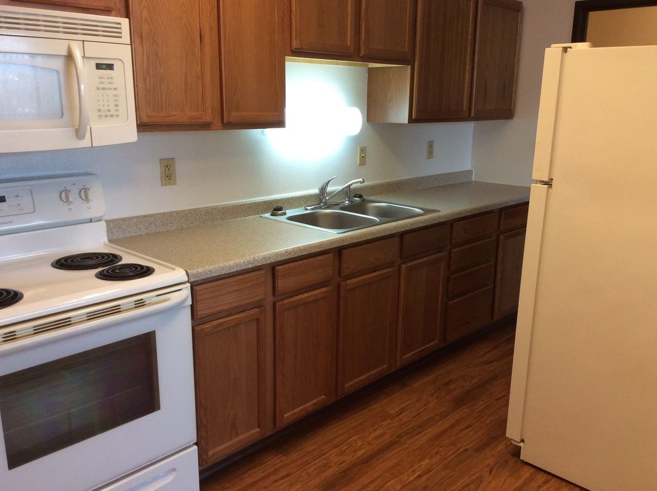 Royal Manor Apartments - Photo 2 of 15