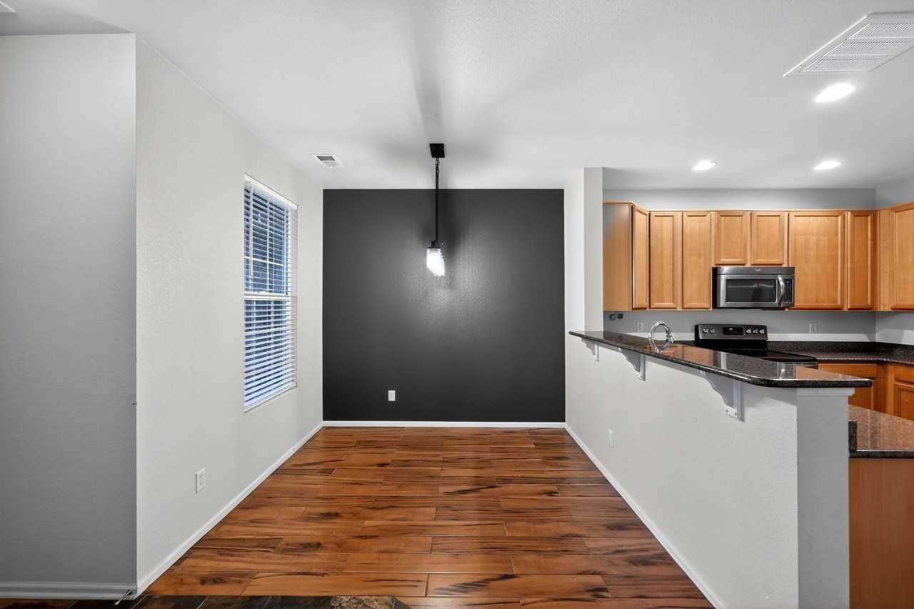 12743 Leyden St - Photo 7 of 31