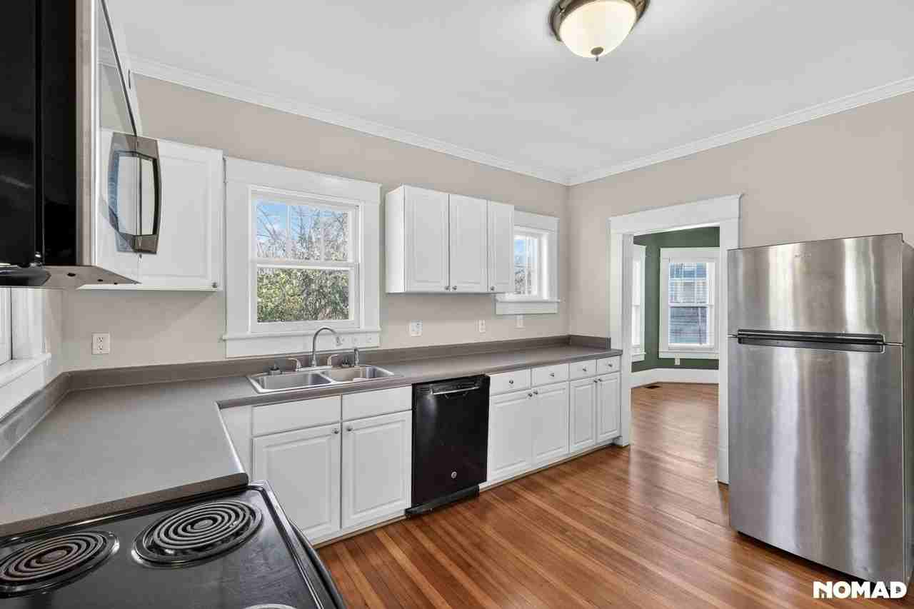 808 Spring Garden St - Photo 4 of 39