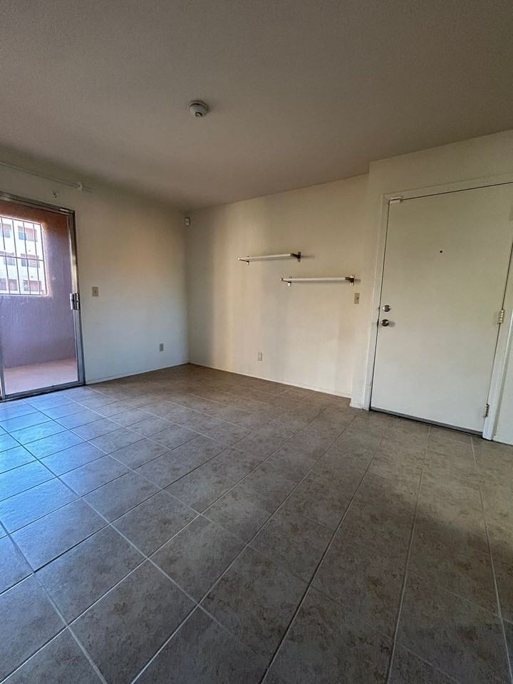 1810 E Blacklidge Dr #204 - Photo 6 of 19