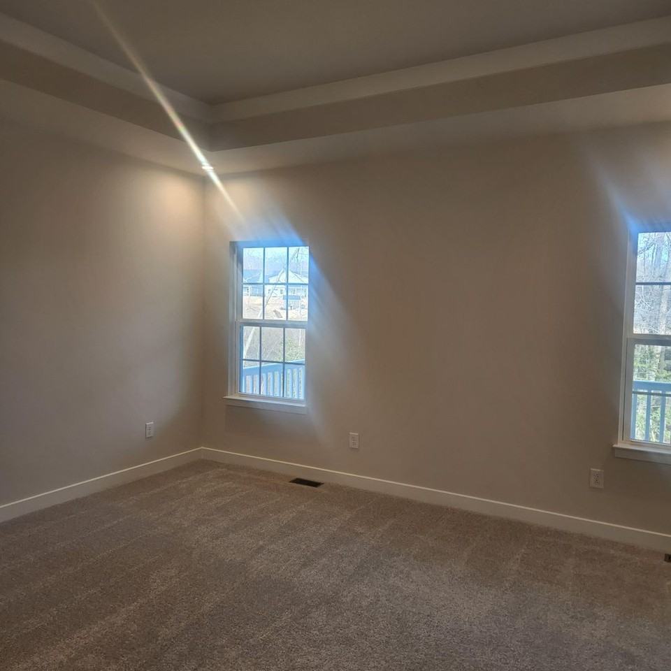 211 Woodcreek Rd - Photo 7 of 25