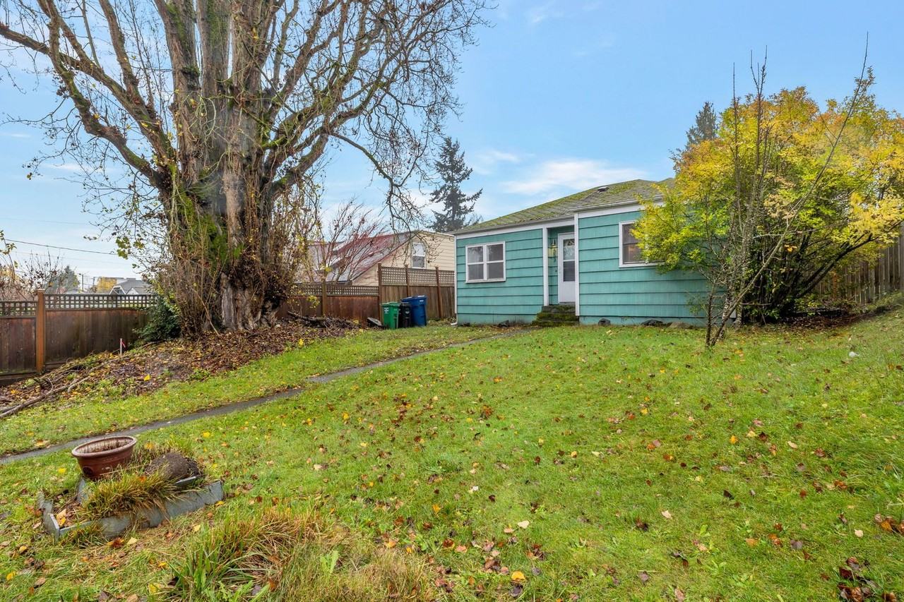 653 Nw 86th St - Photo 2 of 15