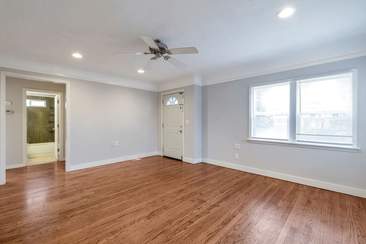 653 Nw 86th St - Photo 4 of 15