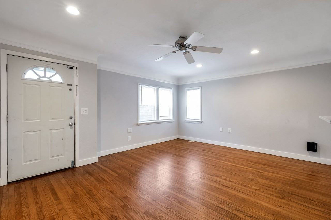 653 Nw 86th St - Photo 5 of 15