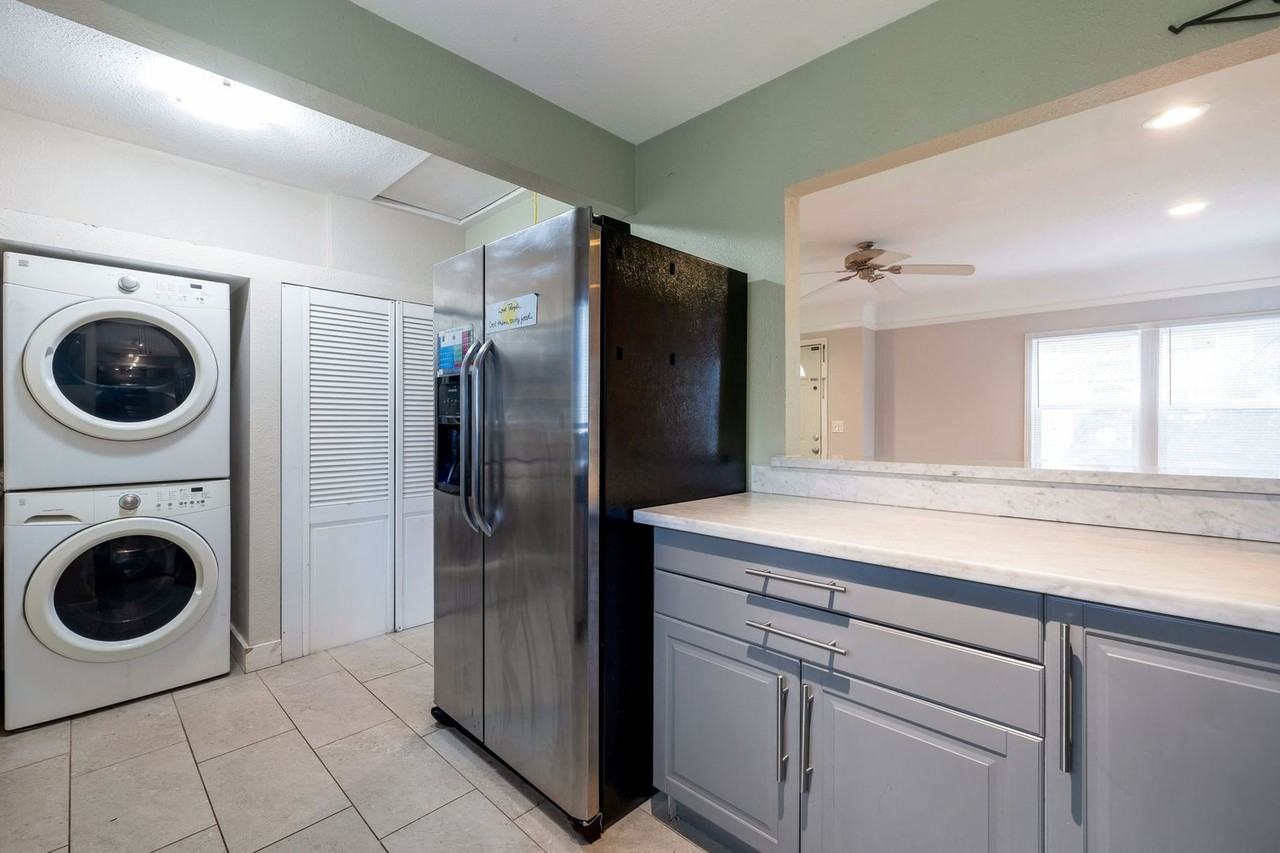 653 Nw 86th St - Photo 7 of 15