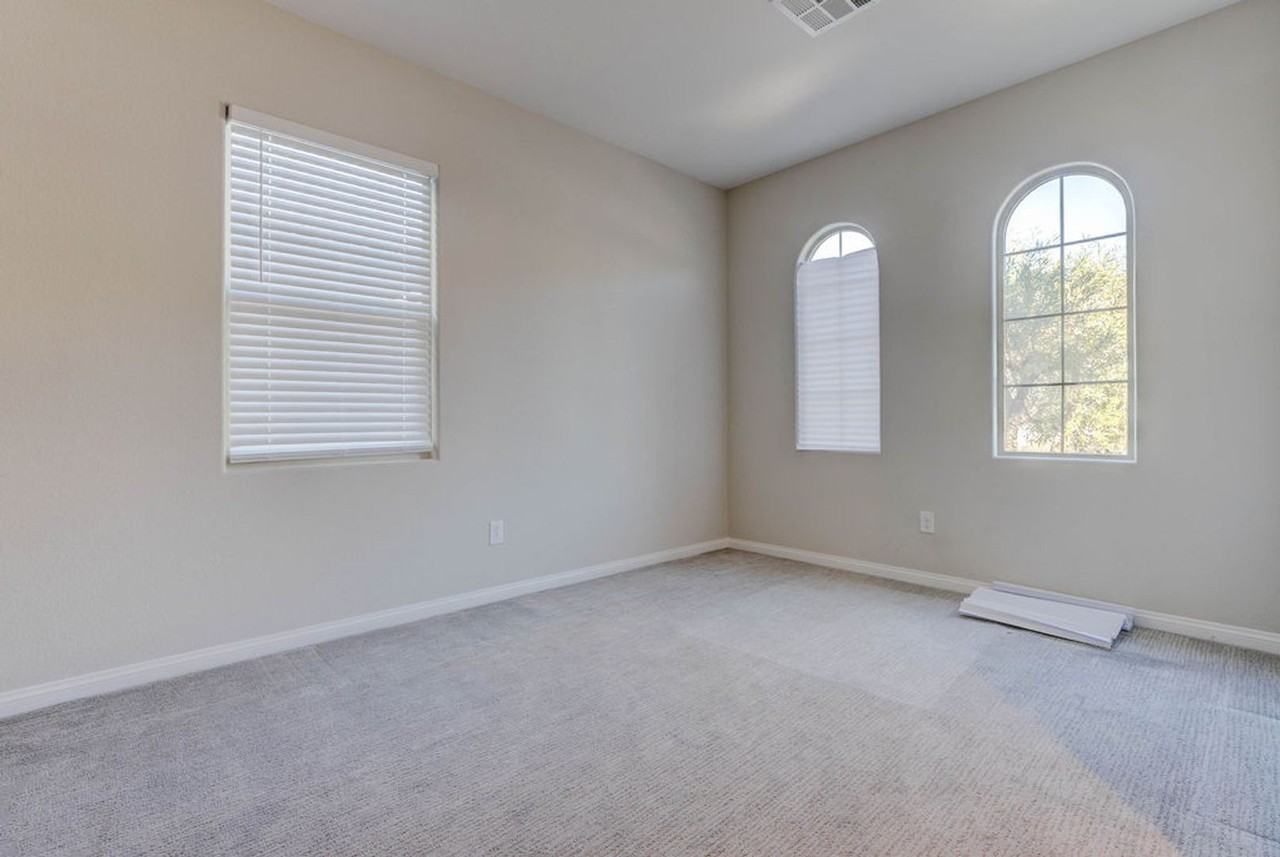 12847 Slipknot St - Photo 2 of 45