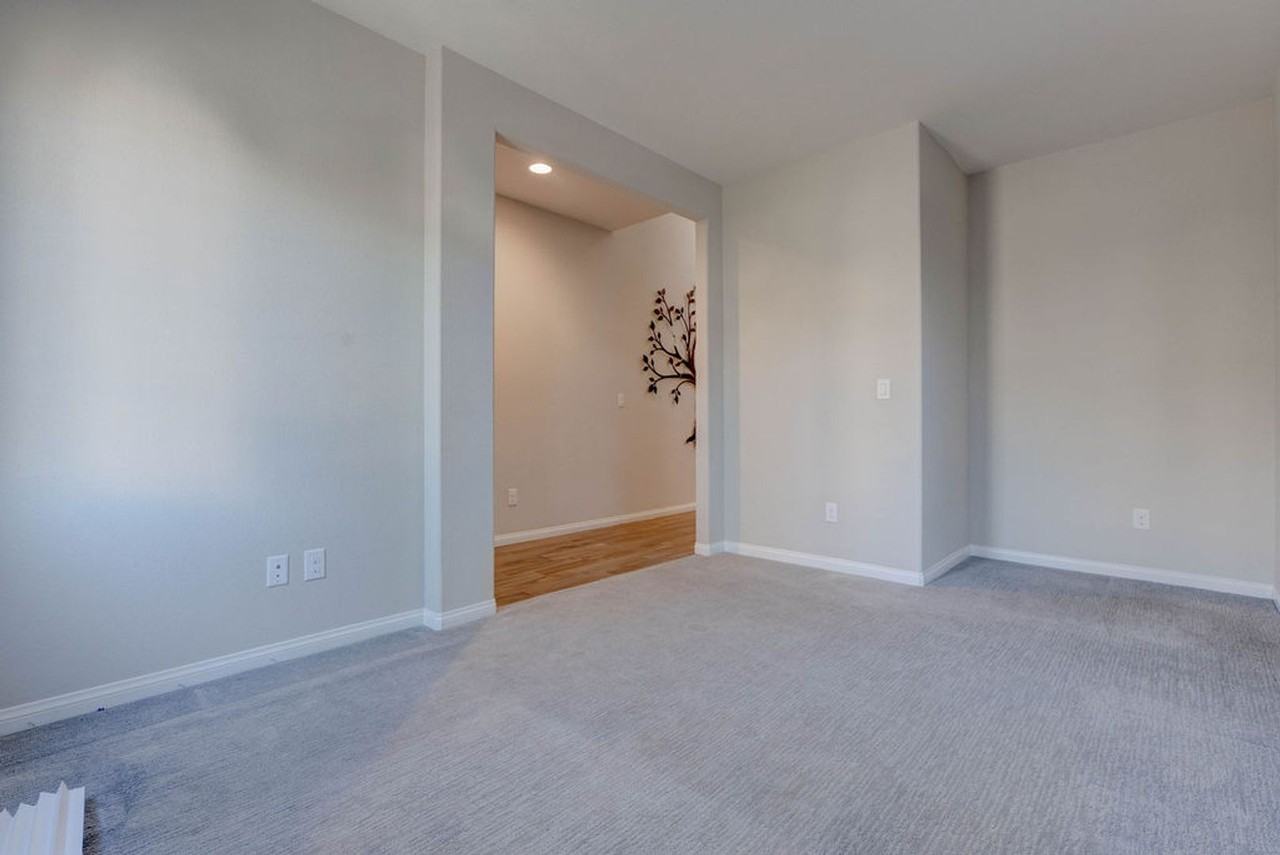 12847 Slipknot St - Photo 3 of 45