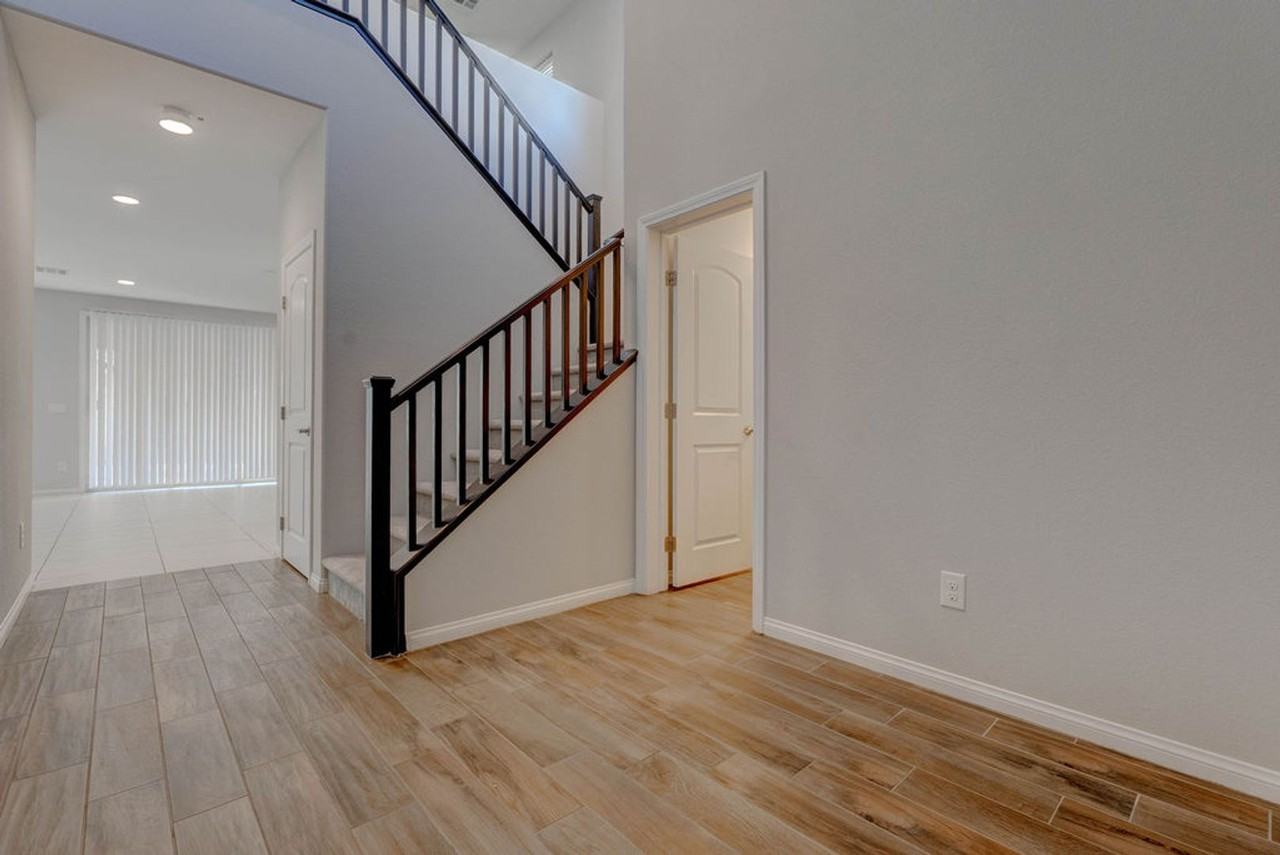 12847 Slipknot St - Photo 4 of 45