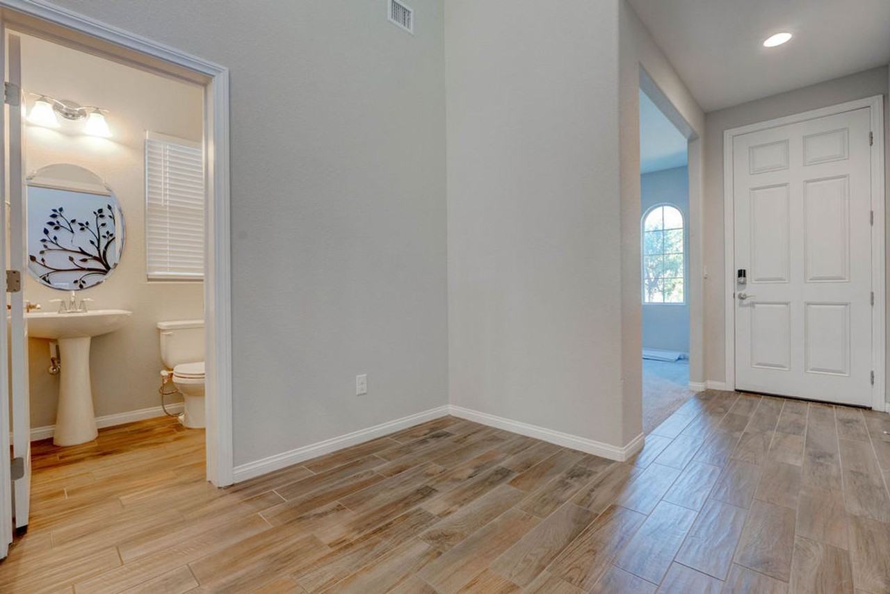 12847 Slipknot St - Photo 5 of 45