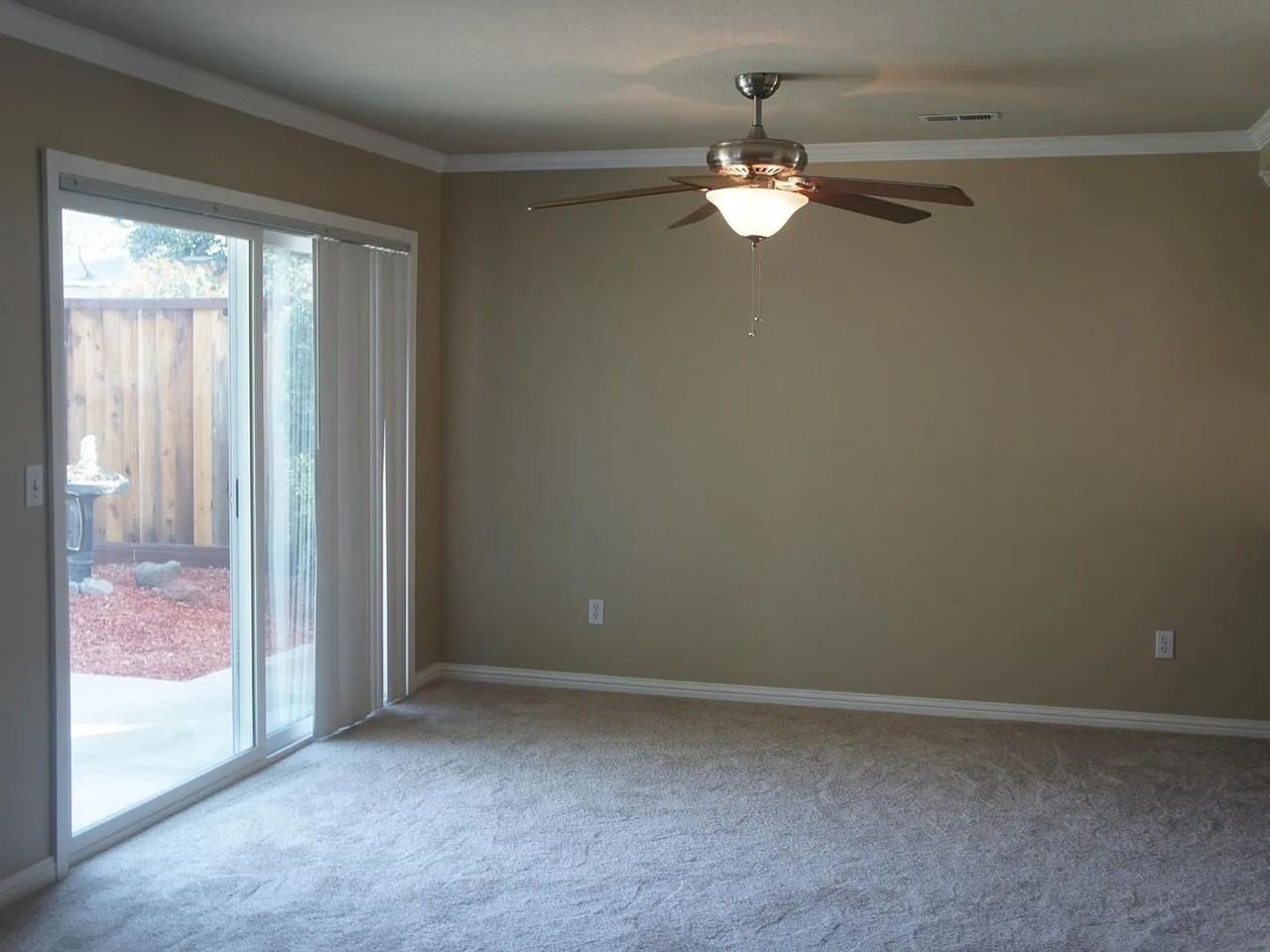 871 Scarlett Pl - Photo 4 of 12