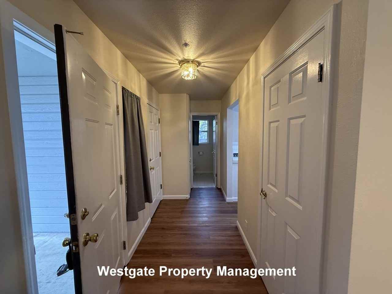 821 B St - Photo 5 of 21