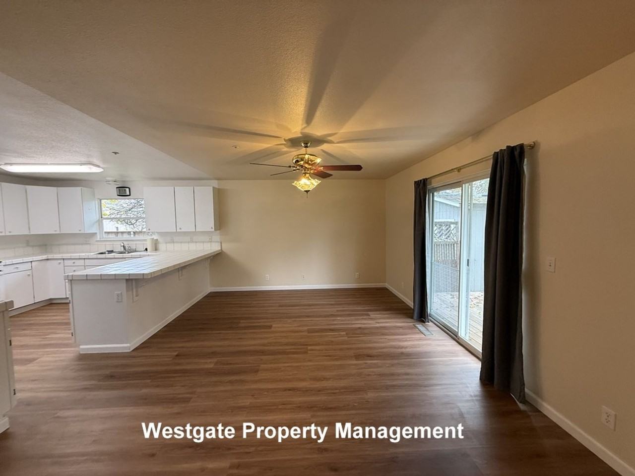 821 B St - Photo 6 of 21