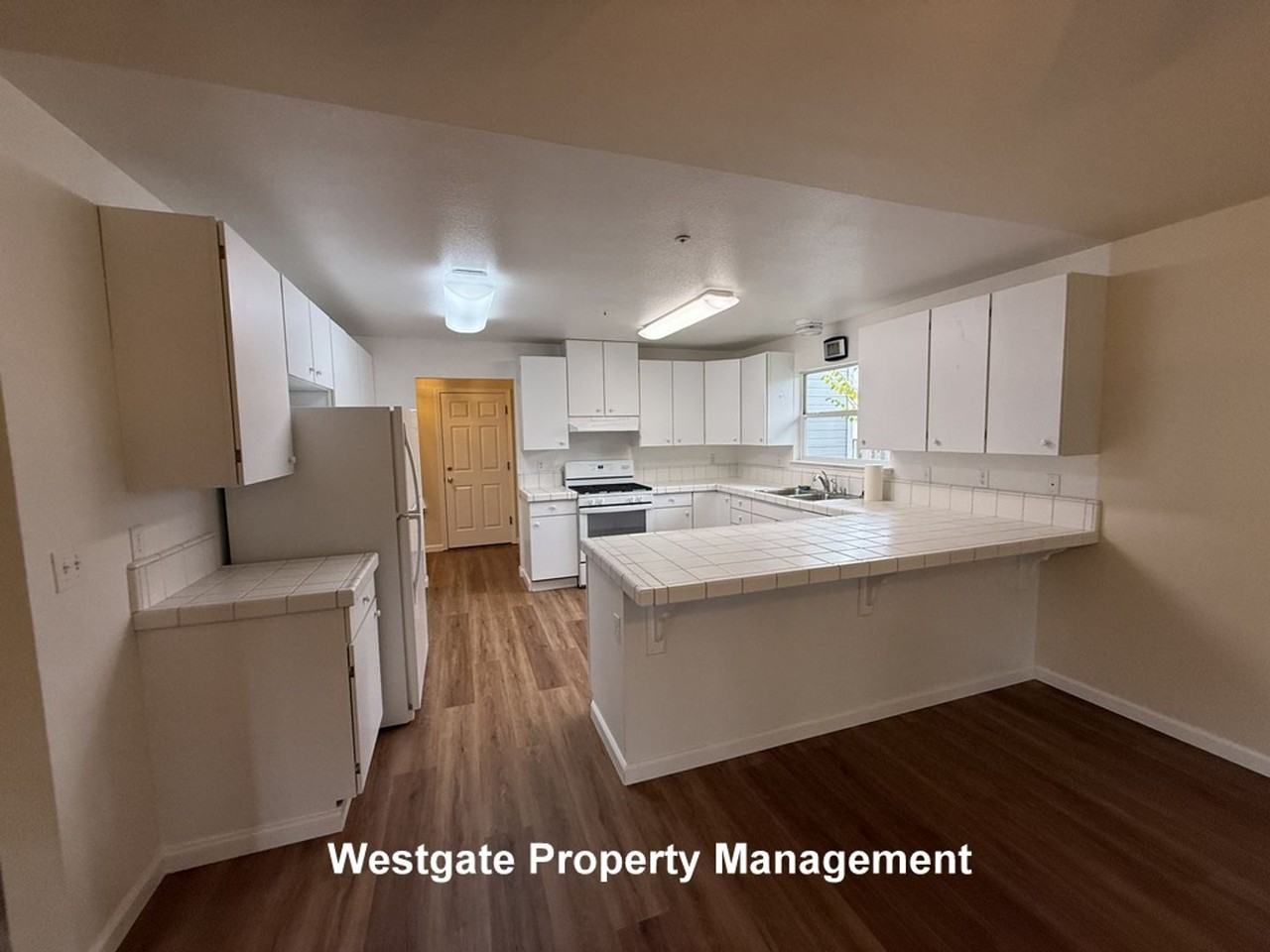 821 B St - Photo 7 of 21