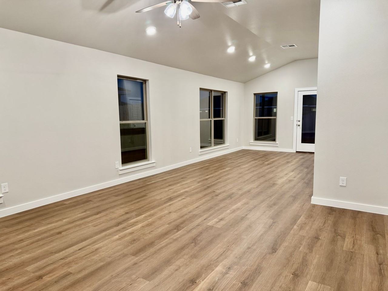 1314 N Colton Ave - Photo 4 of 26