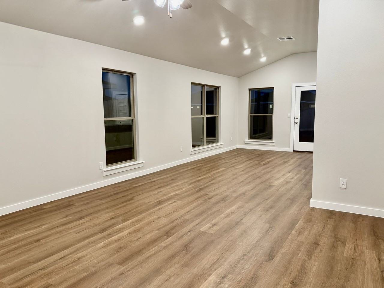 1314 N Colton Ave - Photo 5 of 26