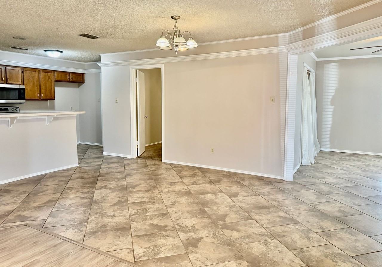 3315 78th St - Photo 5 of 29