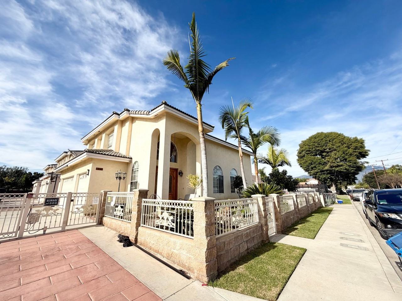 4511 Huddart Ave - Photo 2 of 30