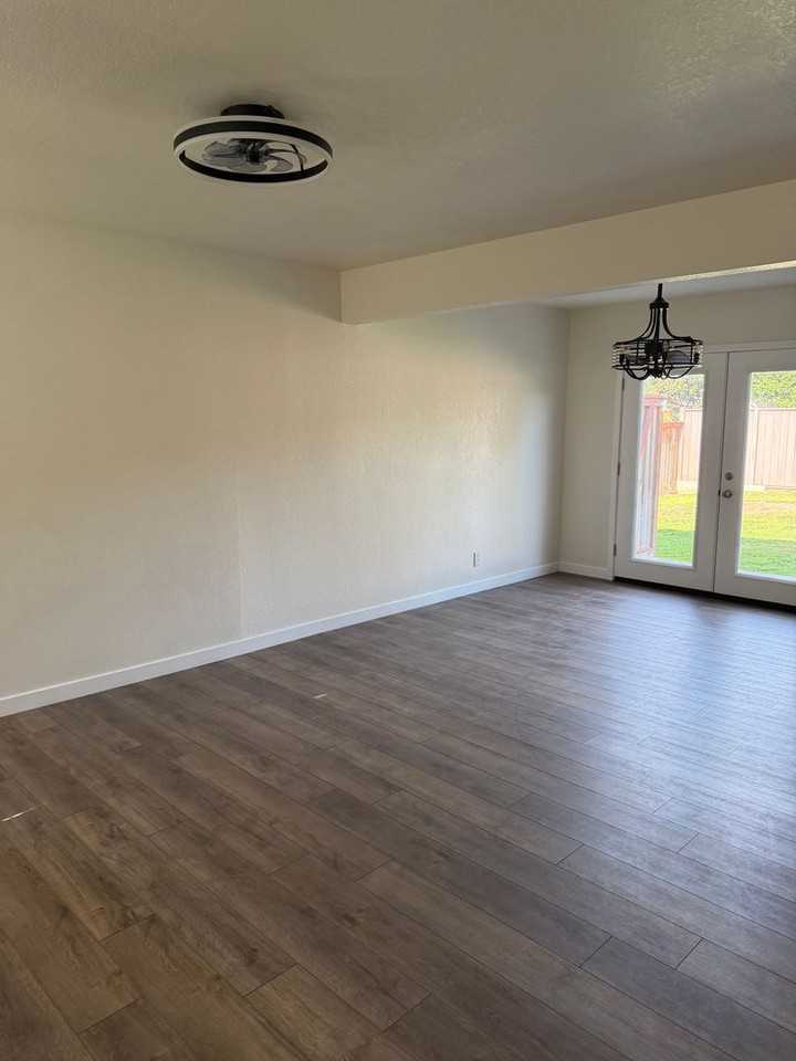 2431 E Commonwealth Ave - Photo 5 of 23