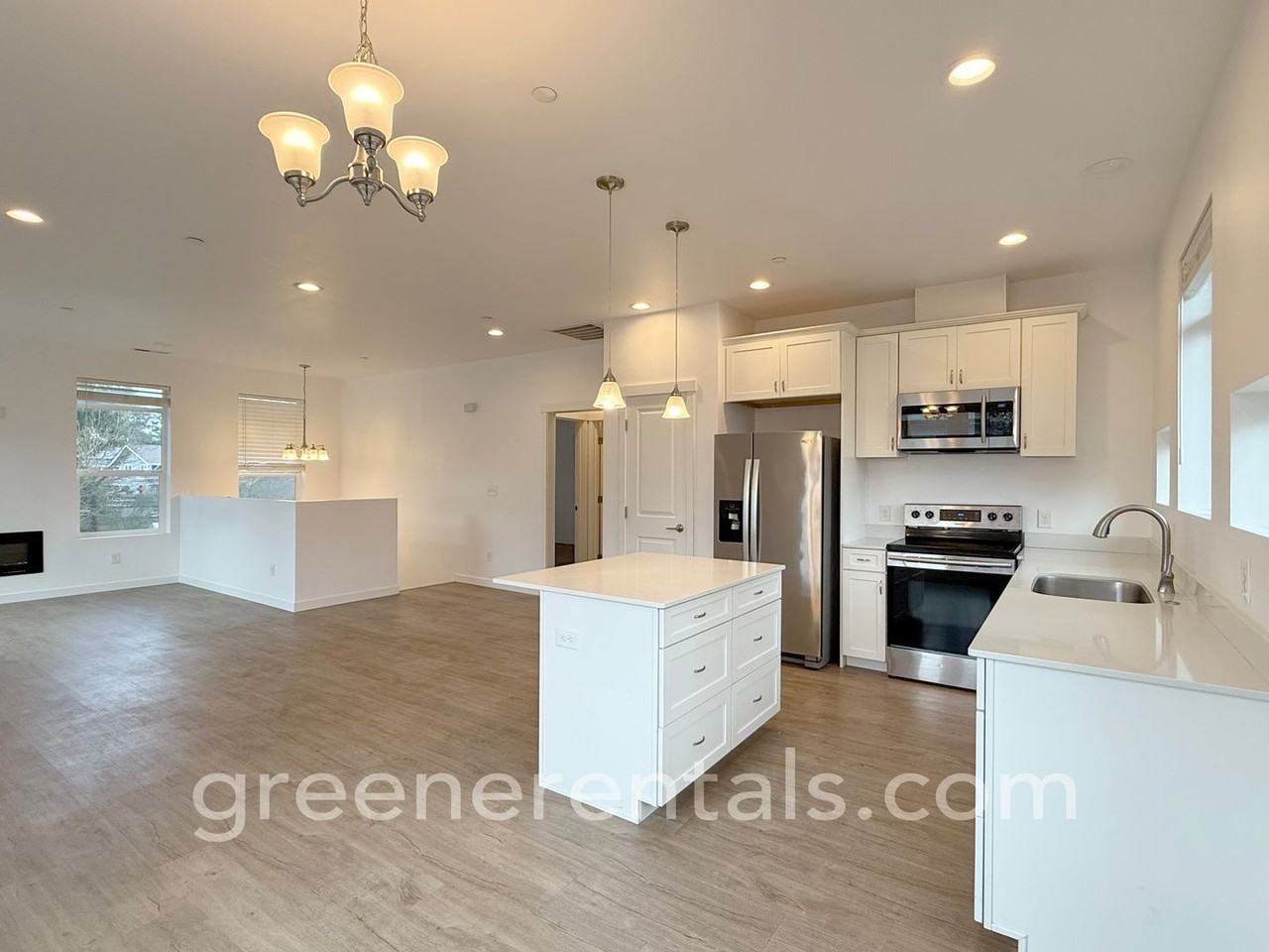 1944 Olympia Ave Ne - Photo 4 of 27