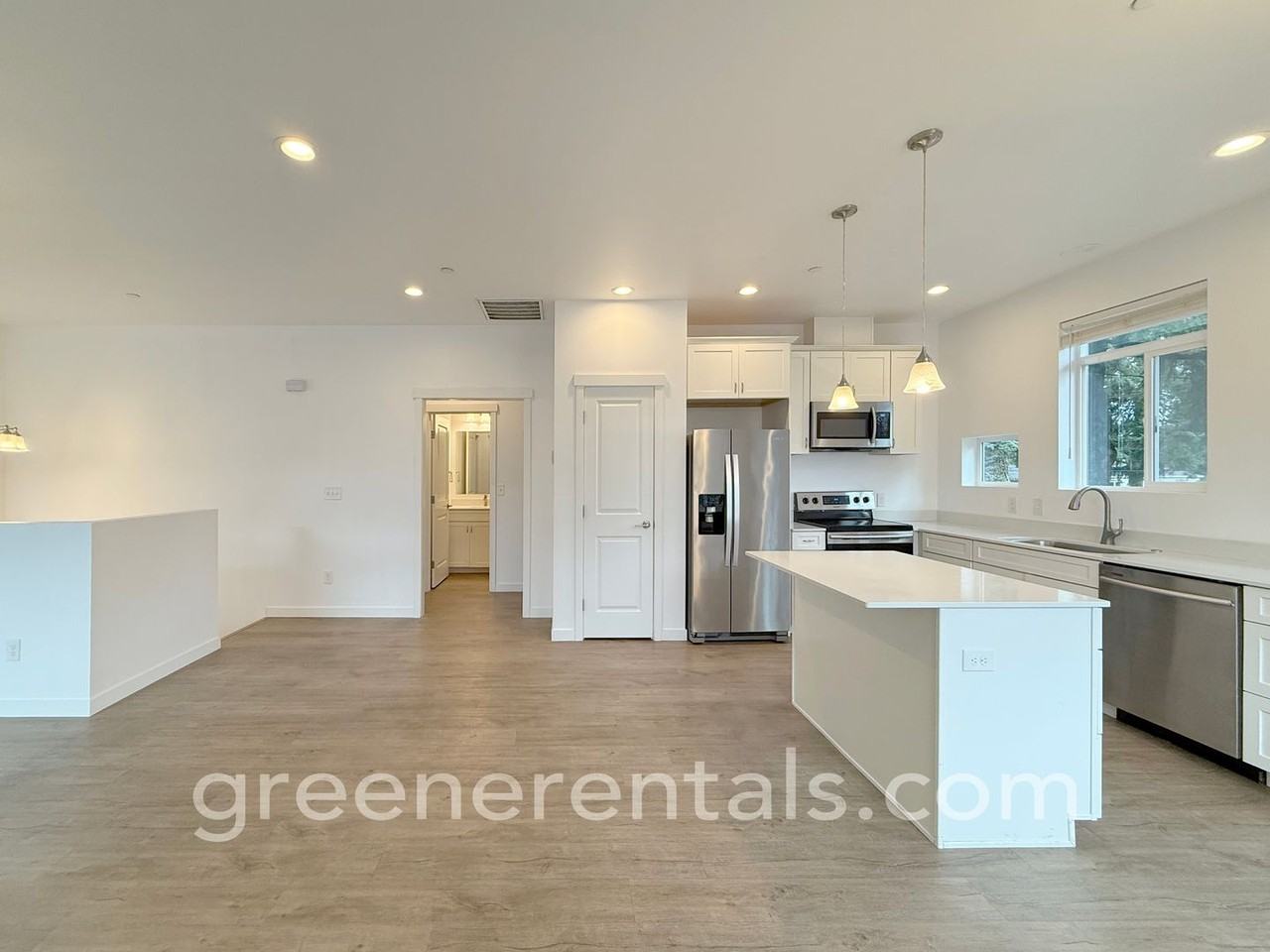 1944 Olympia Ave Ne - Photo 5 of 27