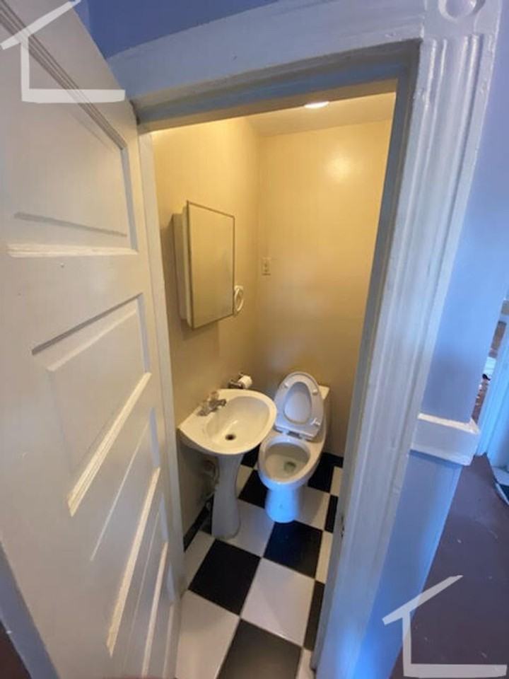 222 Parsons St - Photo 5 of 10