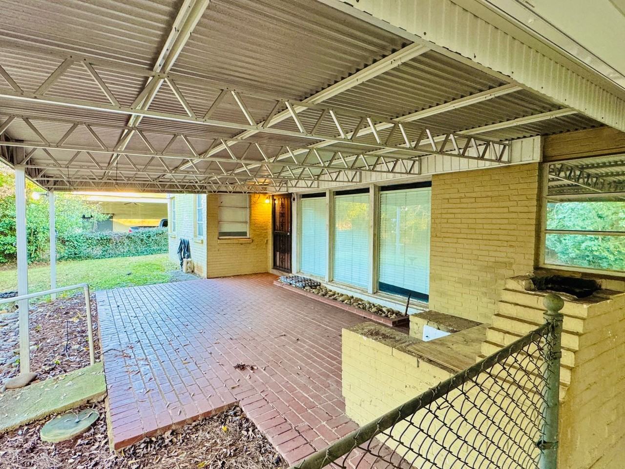 2767 Biltmore Ave - Photo 7 of 9