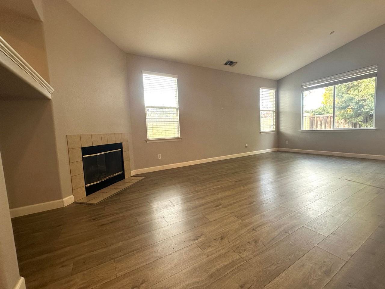 885 Sawyer Way - Photo 3 of 26