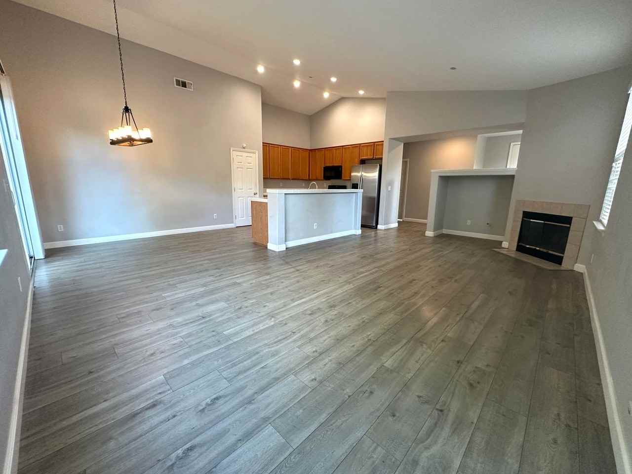 885 Sawyer Way - Photo 4 of 26