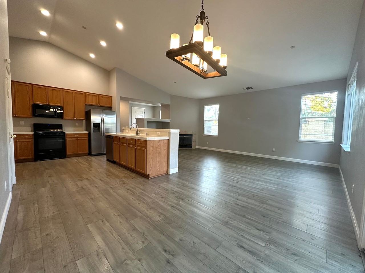 885 Sawyer Way - Photo 6 of 26